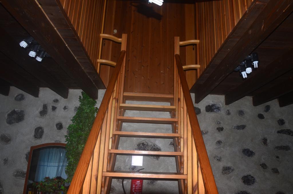 Join Our Relaxed House Near The Beach - Mosteiros موستيروس المظهر الخارجي الصورة