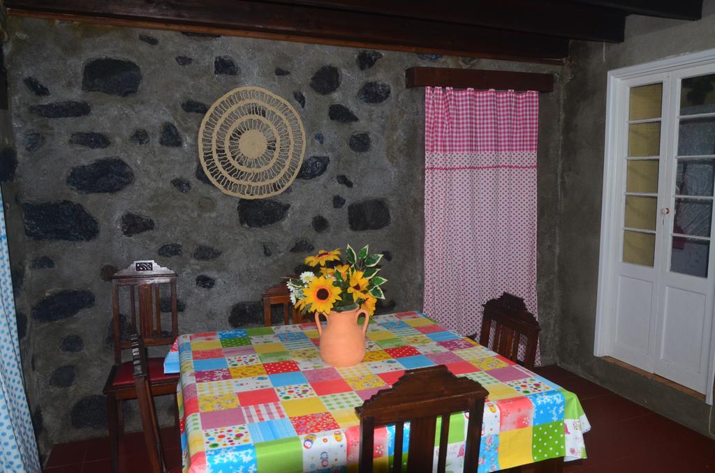Join Our Relaxed House Near The Beach - Mosteiros موستيروس المظهر الخارجي الصورة