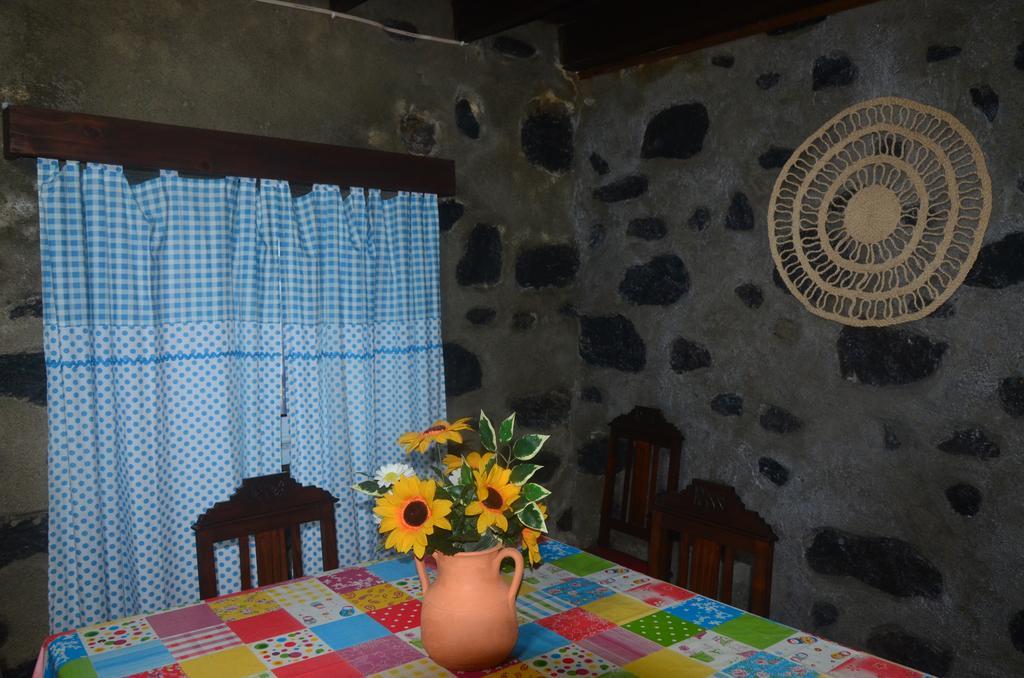 Join Our Relaxed House Near The Beach - Mosteiros موستيروس المظهر الخارجي الصورة