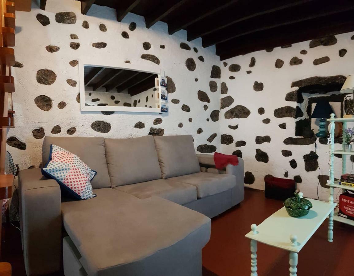 Join Our Relaxed House Near The Beach - Mosteiros موستيروس المظهر الخارجي الصورة