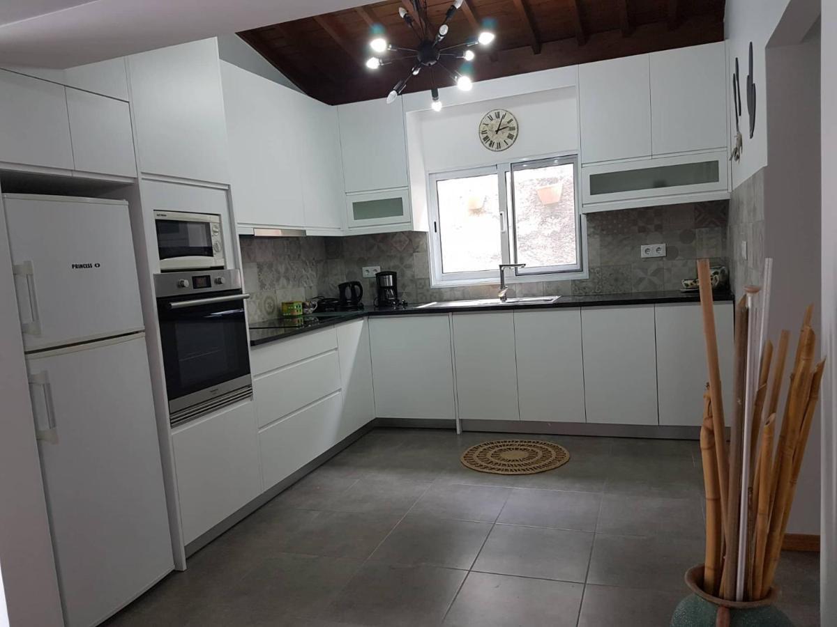 Join Our Relaxed House Near The Beach - Mosteiros موستيروس المظهر الخارجي الصورة