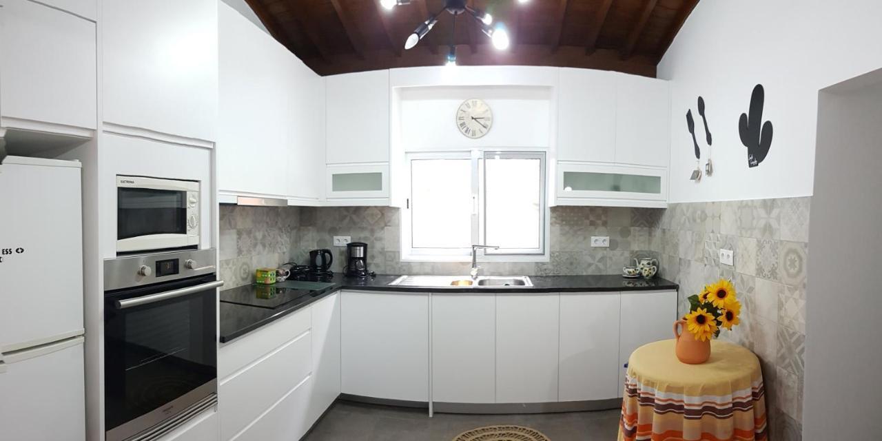 Join Our Relaxed House Near The Beach - Mosteiros موستيروس المظهر الخارجي الصورة