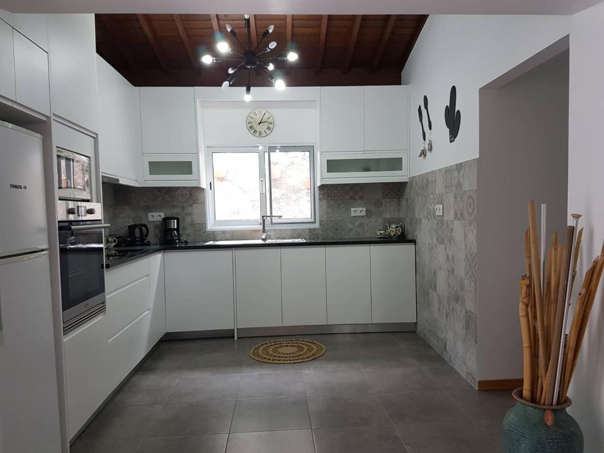 Join Our Relaxed House Near The Beach - Mosteiros موستيروس المظهر الخارجي الصورة