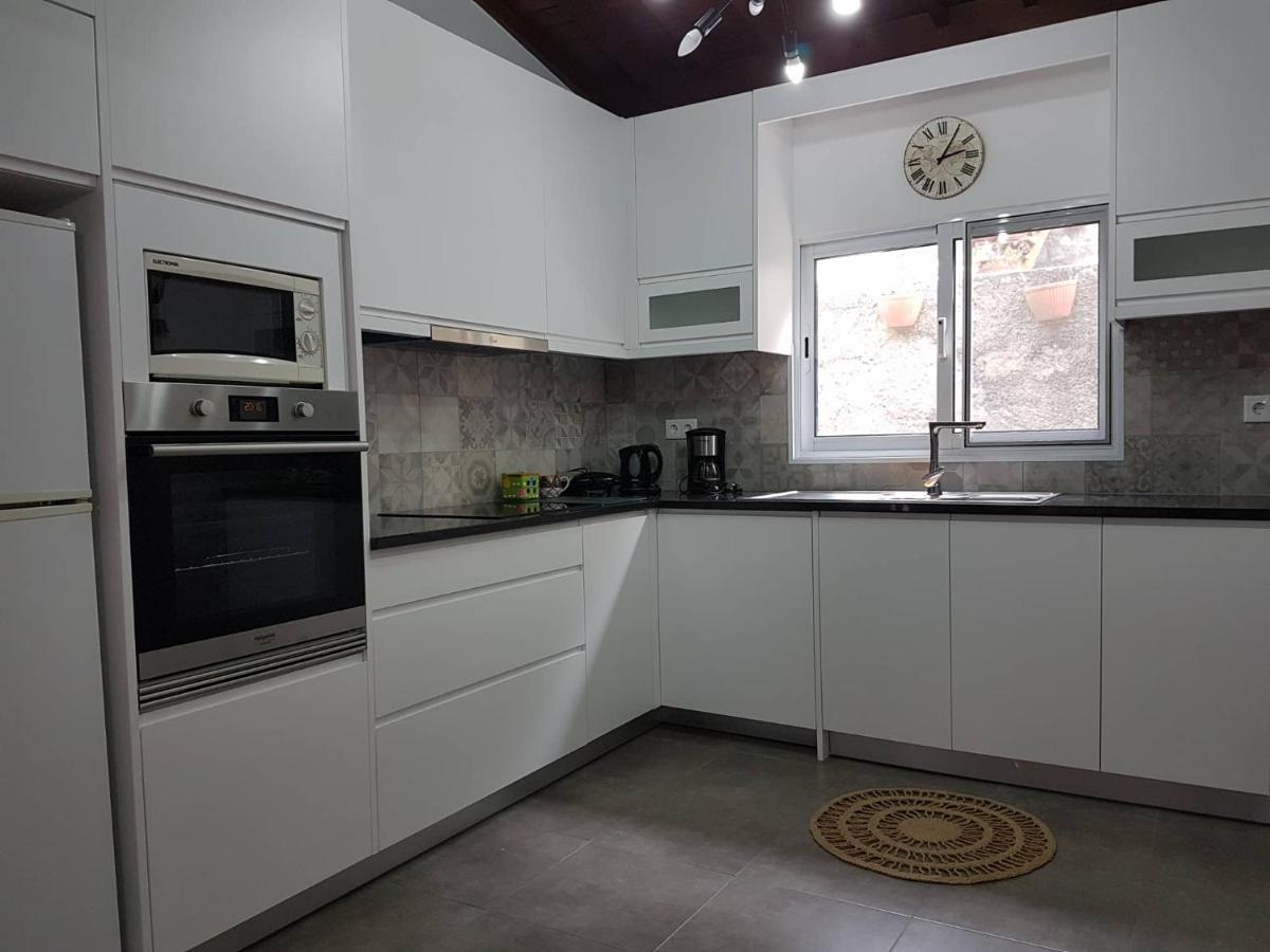 Join Our Relaxed House Near The Beach - Mosteiros موستيروس المظهر الخارجي الصورة