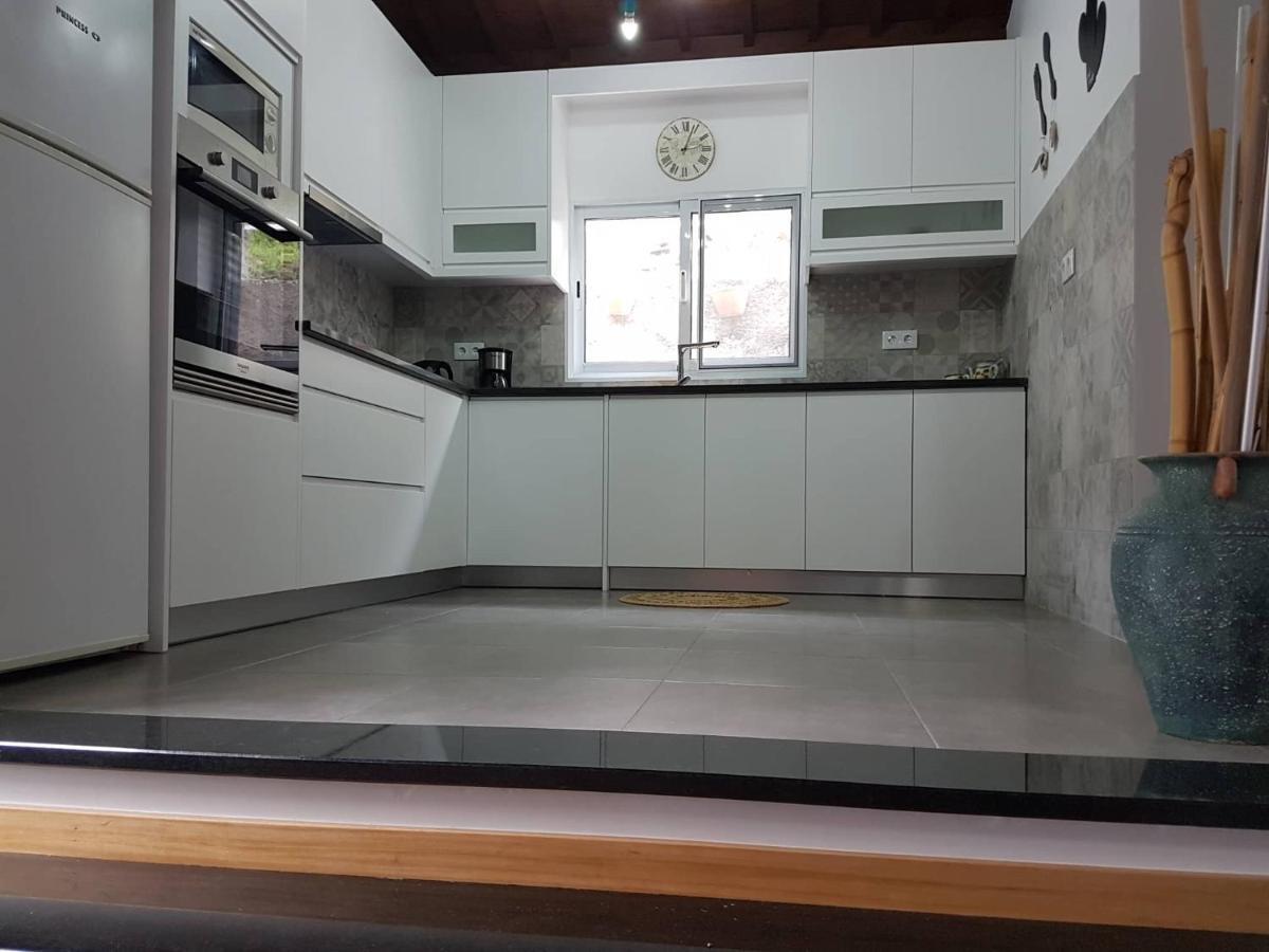 Join Our Relaxed House Near The Beach - Mosteiros موستيروس المظهر الخارجي الصورة