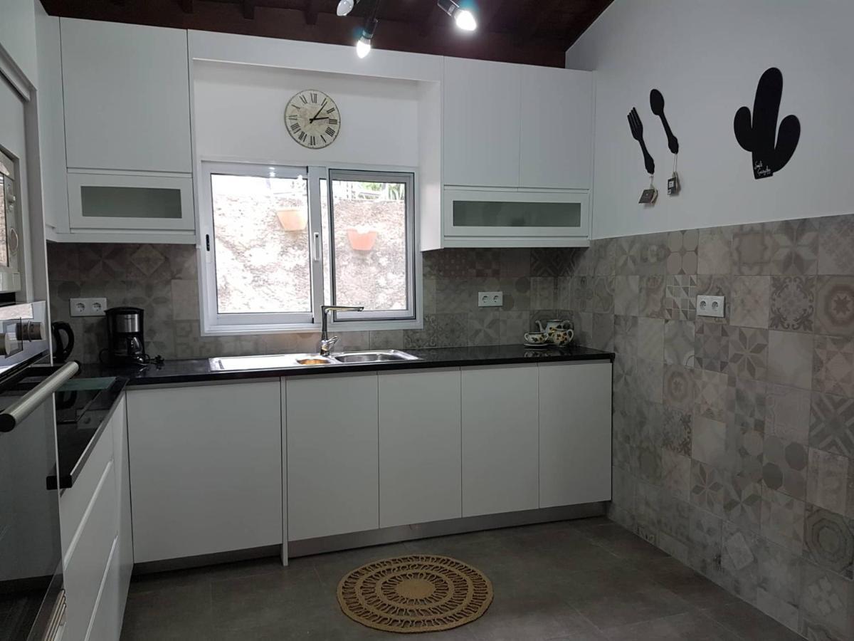 Join Our Relaxed House Near The Beach - Mosteiros موستيروس المظهر الخارجي الصورة