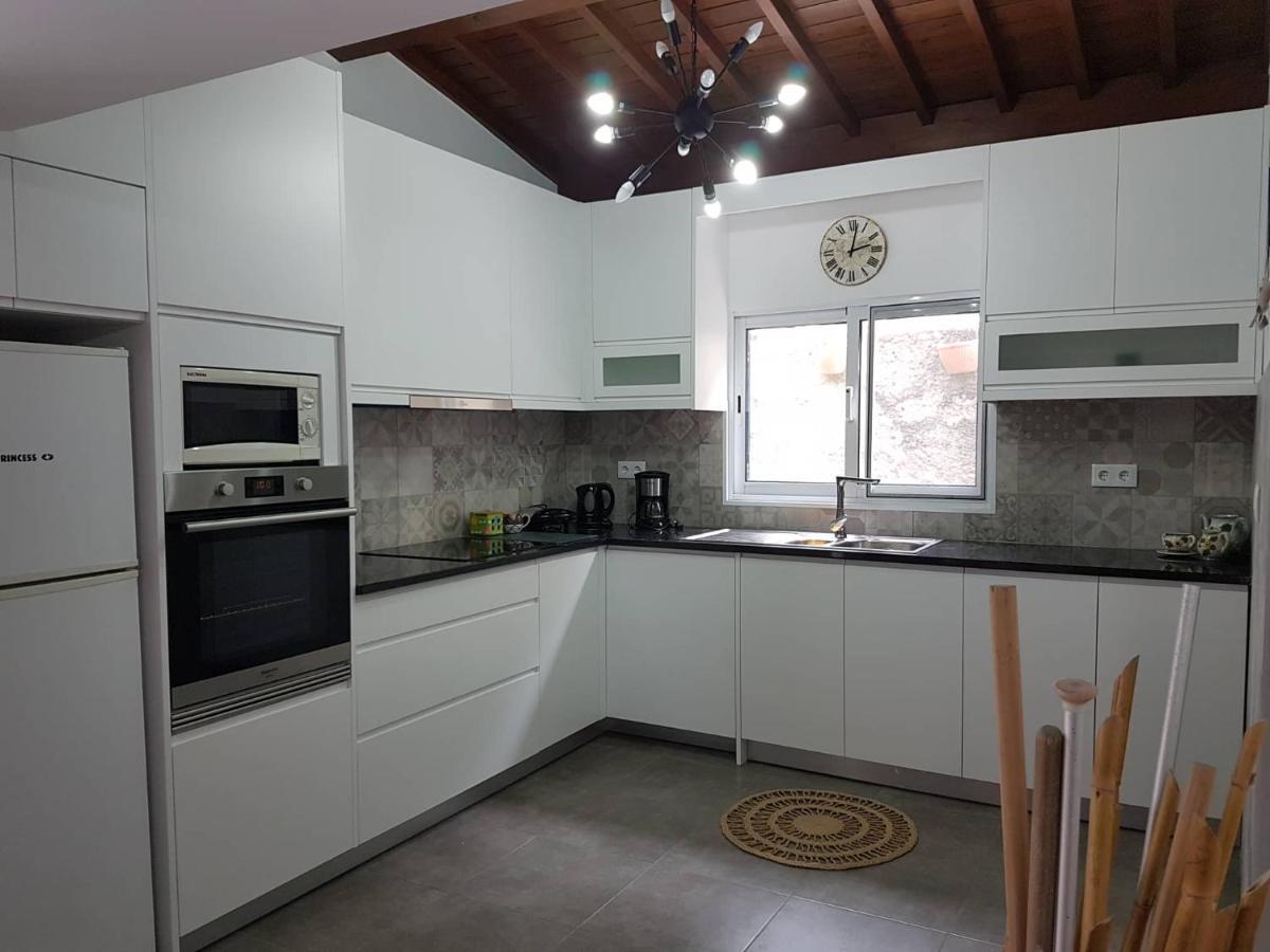 Join Our Relaxed House Near The Beach - Mosteiros موستيروس المظهر الخارجي الصورة